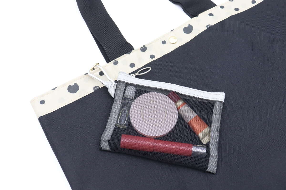 ダイソーのループ付メッシュポーチは中身がひと目で分かる