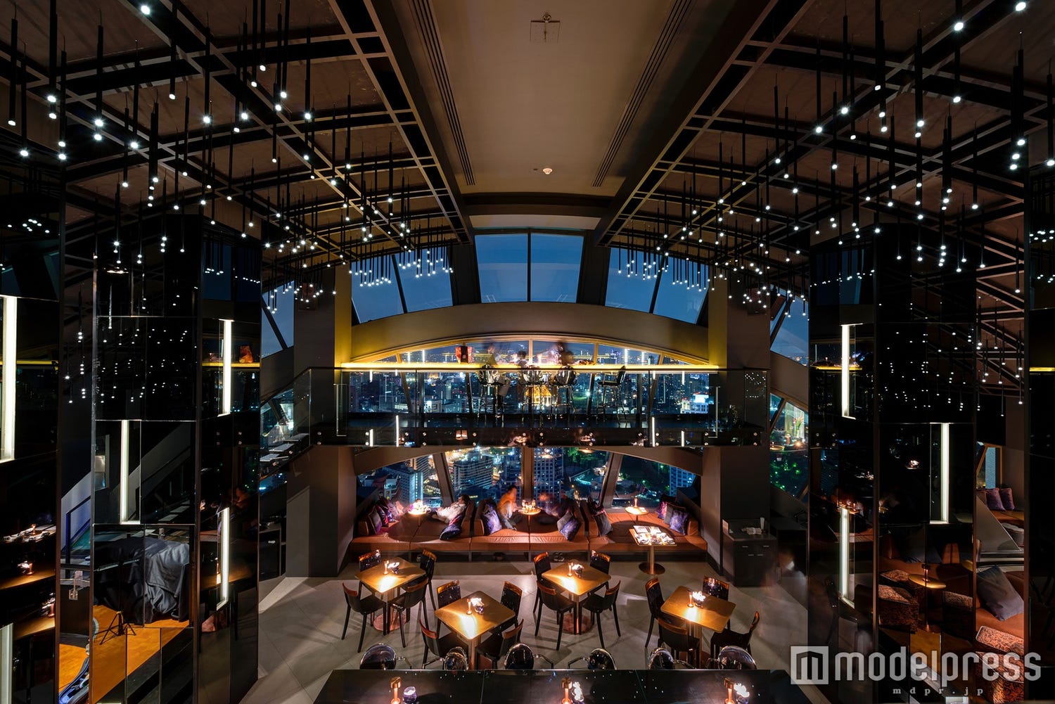 タイ最新バーできらめく夜景にうっとり 「Vertigo Too」の天空フロアでオトナ女子会