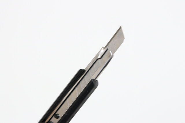 マグネット付カッター（ブラック、9mm）　刃