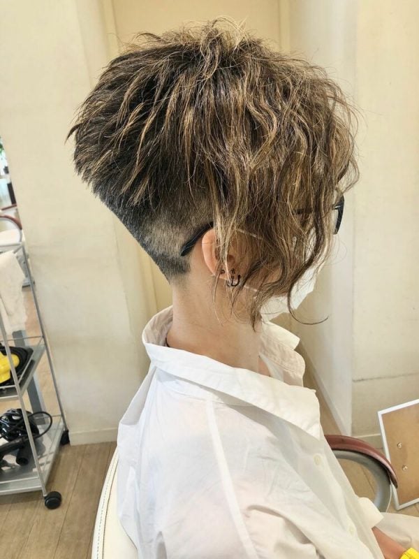 かっこいいのに色っぽい 刈り上げ おしゃれな女性が今注目の大人ヘアスタイル モデルプレス