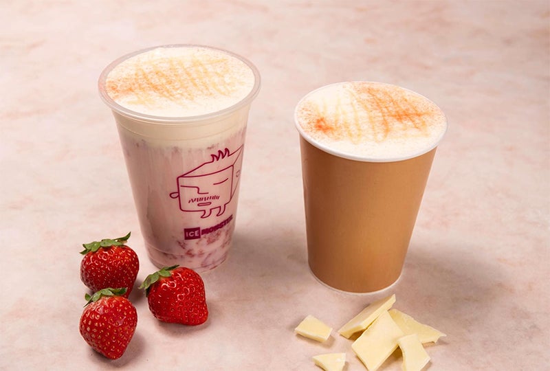 ストロベリーホワイトチョコフォームラテ、ソルトキャラメル鉄観音ミルクティー／画像提供：TRANSIT GENERAL OFFICE