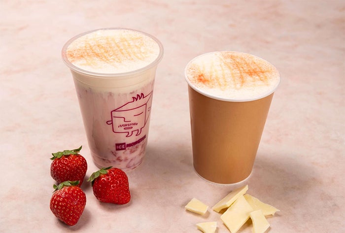 ストロベリーホワイトチョコフォームラテ、ソルトキャラメル鉄観音ミルクティー／画像提供：TRANSIT GENERAL OFFICE