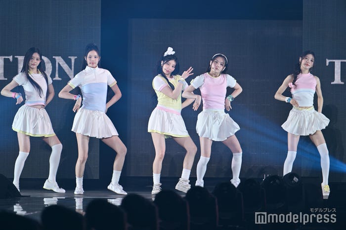 ILLIT(C)モデルプレス