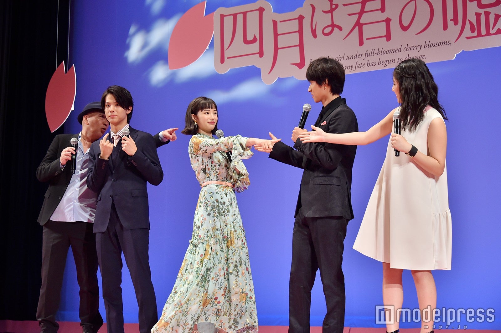 新城毅彦監督、中川大志、広瀬すず、山崎賢人、石井杏奈（C）モデルプレス