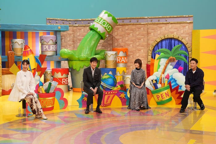 (左から)戸田恵梨香、羽鳥慎一、松本伊代、おたけ (C)日本テレビ