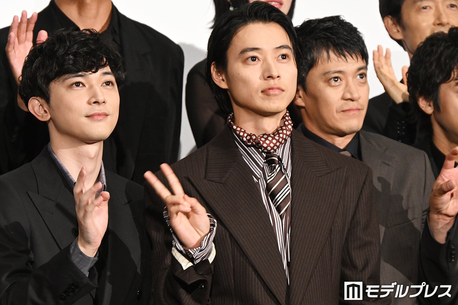仲良し（左から）吉沢亮、山崎賢人、小栗旬（C）モデルプレス