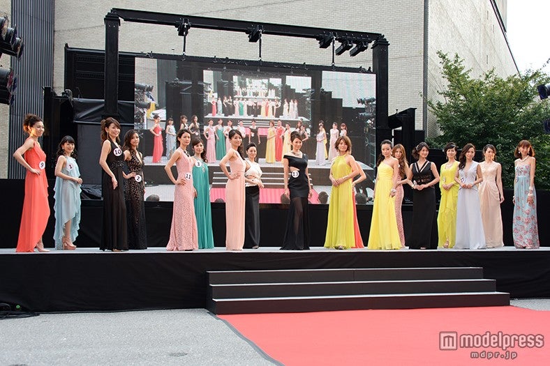 『第6回 国民的美魔女コンテスト』の最終選考会の様子