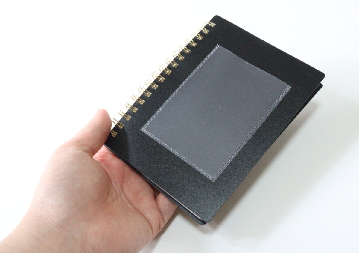 100均でついに見つけた！「もう手作りしなくていいんだ！」アレがぴったり入る優秀ノート