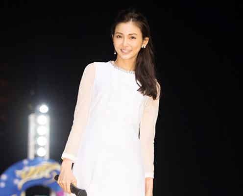 押切もえ「女心を分かっていますね」 ミニワンピでスラリ脚線美