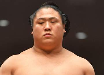 緊急手術で休場の若隆景は現在も入院中、師匠が優勝旗返還式に出席【大相撲】