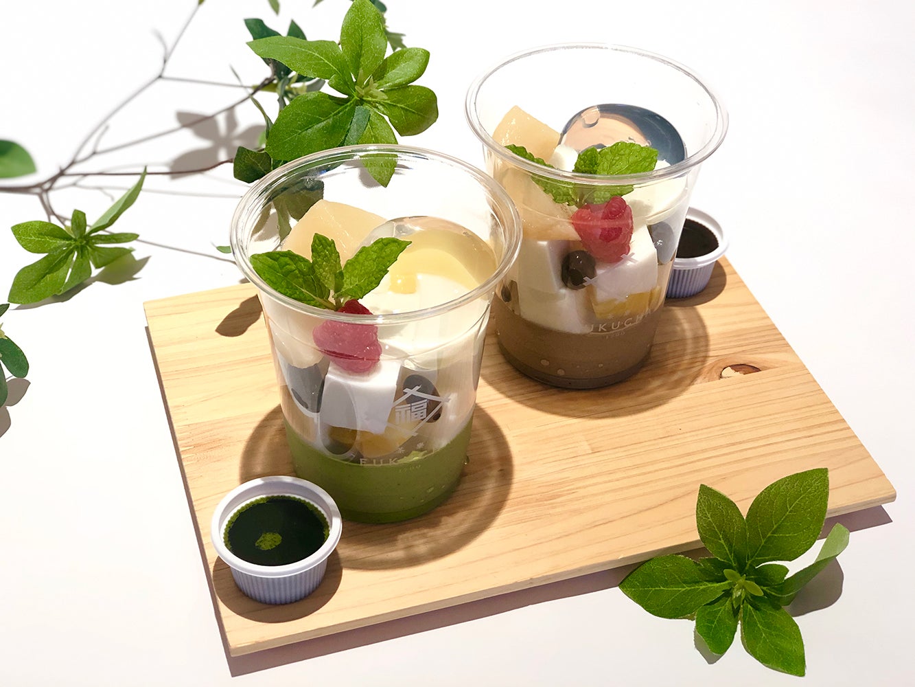 クリームあんみつ（抹茶・ほうじ茶）各700円／画像提供：福寿園