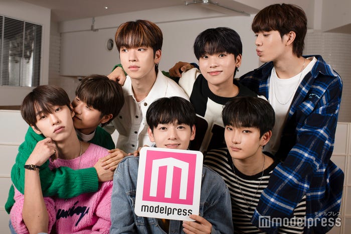 n.SSign/パク・ヒョンに抱きつくチャン・ヒウォン、ユン・ドハにキス顔で迫るカズタ、クールに決めるイ・ハンジュン、ヤン・ジュニョク、チョン・ソンユン(C)モデルプレス