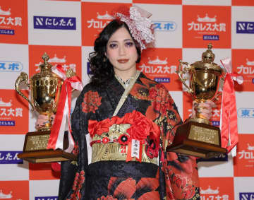 「眼福」「見惚れちゃうぐらい素敵」史上初快挙のブレイク美女レスラー、晴れ舞台艶やか姿に反響「麗しい」「映えるね」