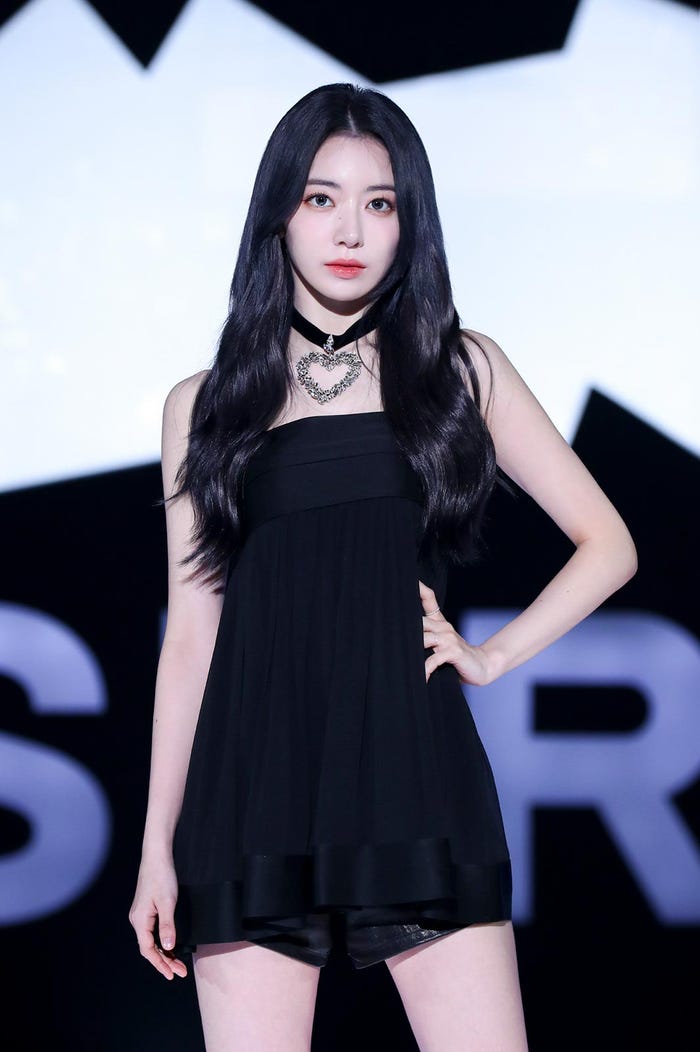 宮脇咲良(C) SOURCE MUSIC