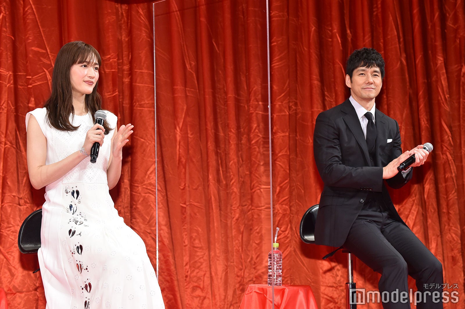 綾瀬はるか、西島秀俊（C）モデルプレス