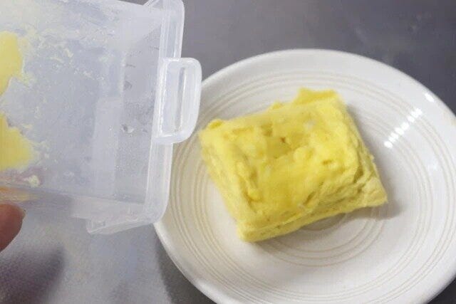 ダイソーのレンジで簡単だし巻きたまご3