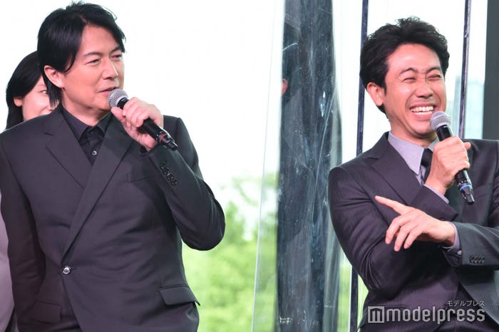 2人で洋服を見に行った福山雅治、大泉洋(C)モデルプレス