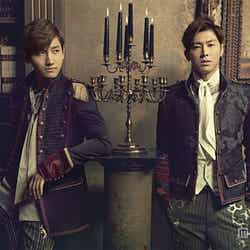 6日に新アルバム「TIME」をリリースした東方神起(左から:チャンミン、ユンホ)