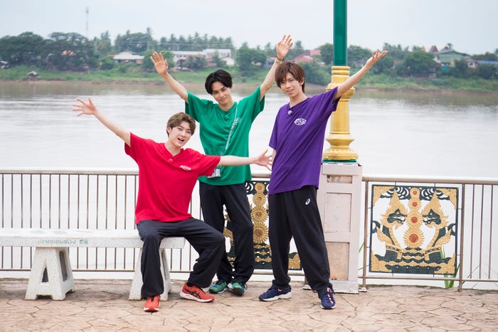 (左から)ユーキ、タクヤ、リョウガ(C)「超特急!タイ食べ鉄旅」製作委員会