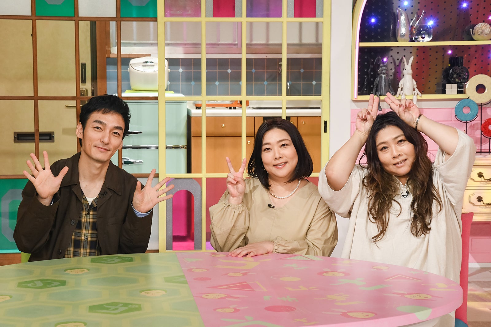 草なぎ剛、海原やすよ、海原ともこ （C）読売テレビ