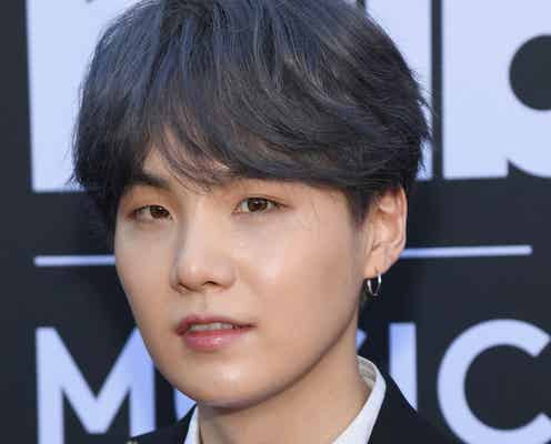 BTS・SUGA、未だ謎に包まれた“友情タトゥー”の場所は?J-HOPEが反応