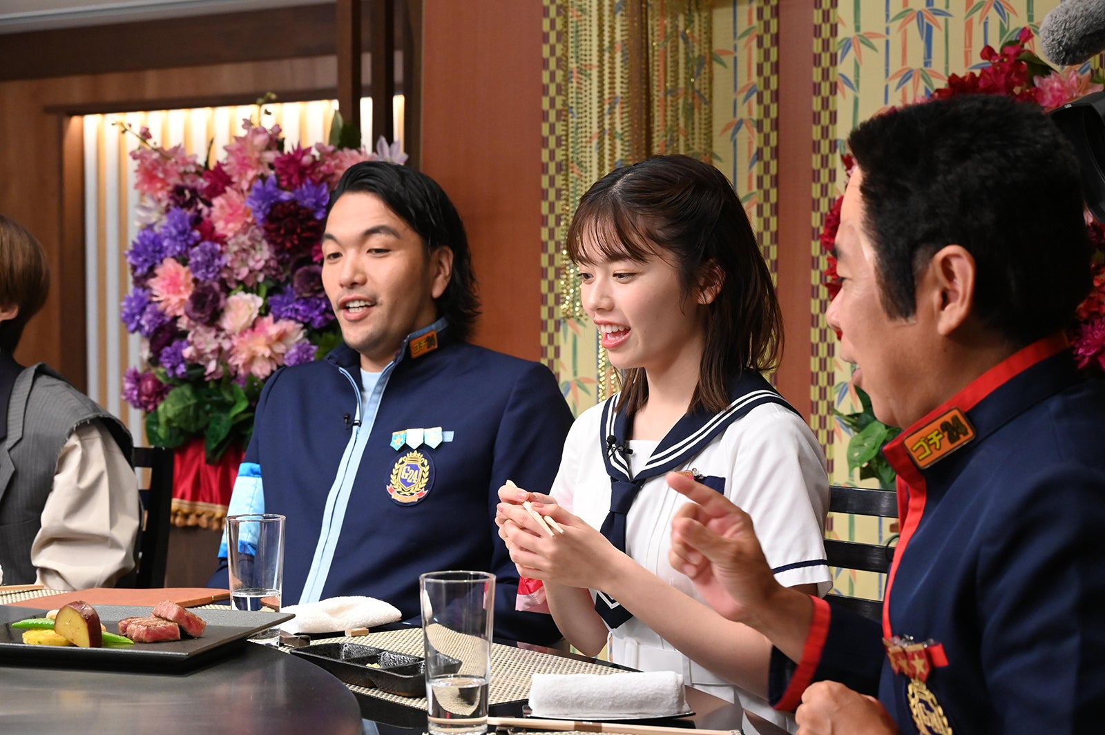 盛山晋太郎、小芝風花、岡村隆史（C）日本テレビ