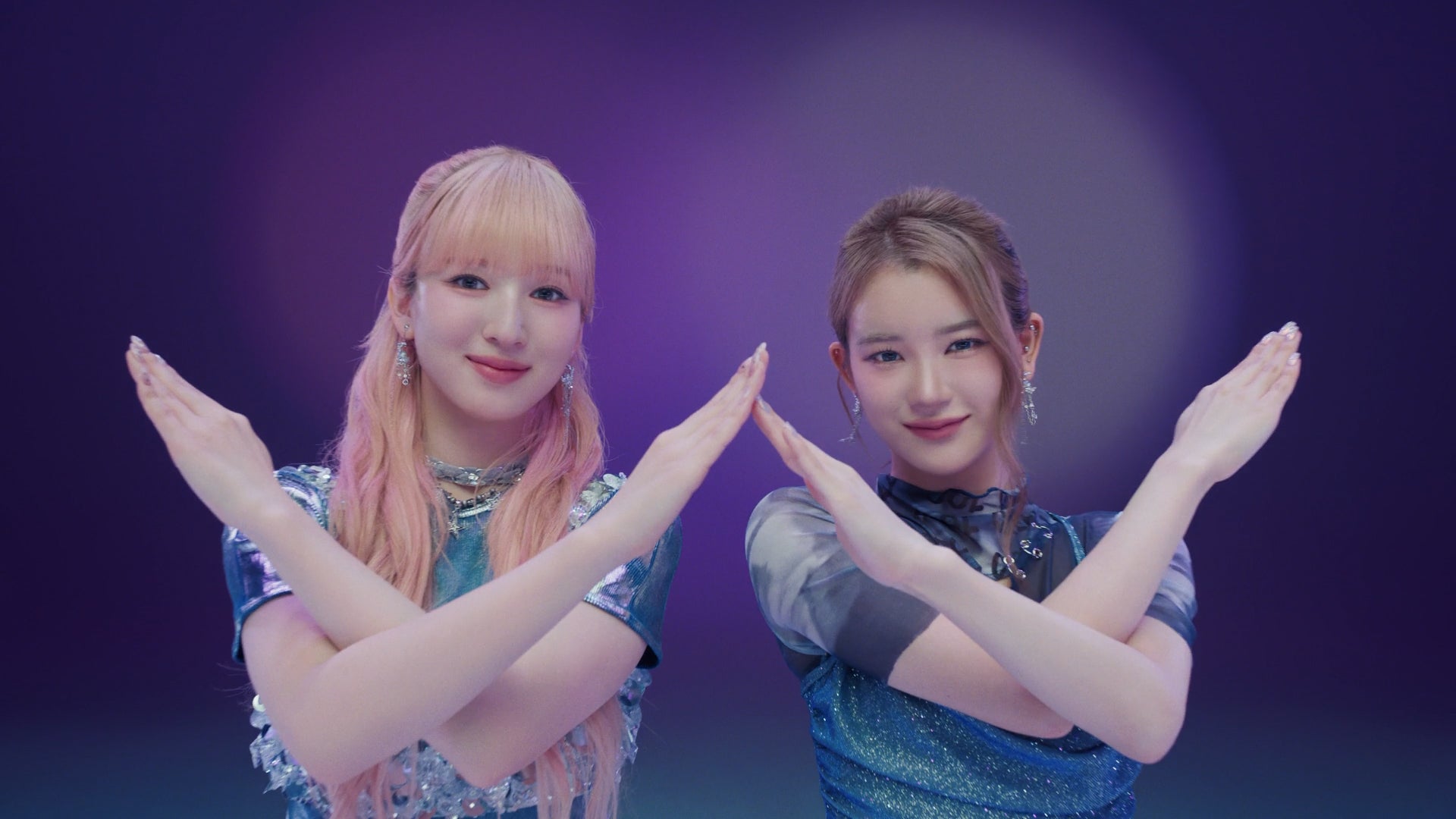 SUZU、MIU「ひらこう。ワクワクMAXな未来を。」篇より（提供写真）