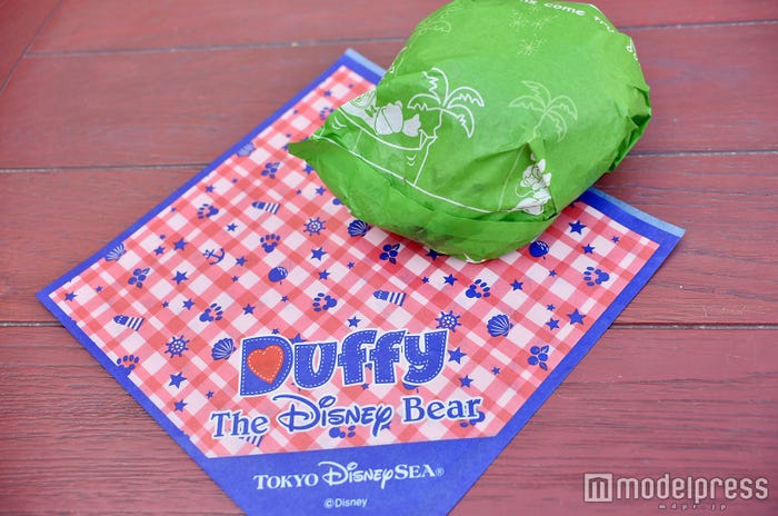 ベーコン&ビーフパティのココアブレッドバーガー/「ケープコッド・クックオフ」(C)モデルプレス