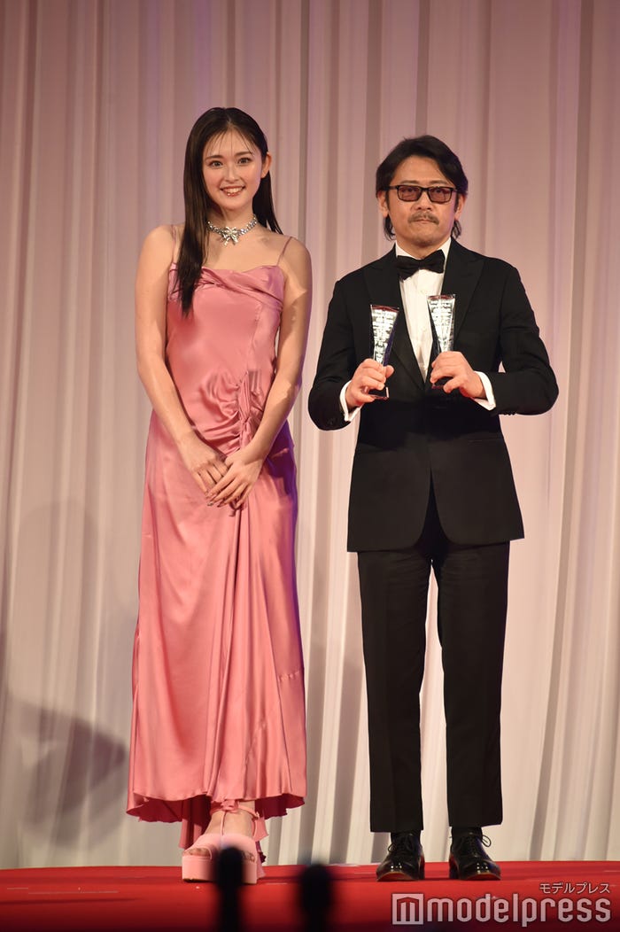 (左)ゆうちゃみ(C)モデルプレス