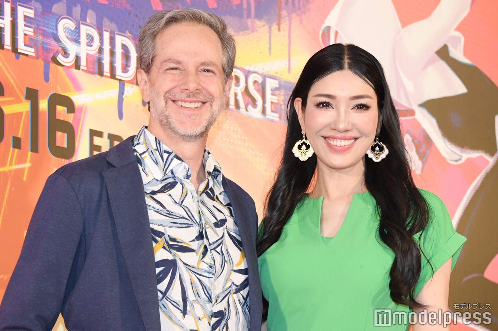 アンミカ、米国人実業家・夫との記念日報告 バックハグショット公開「運の9割をこのご縁成就に使った」