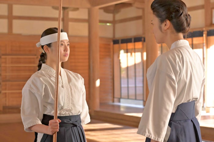 今田美桜、瀧内公美「あんぱん」第25話(C)NHK