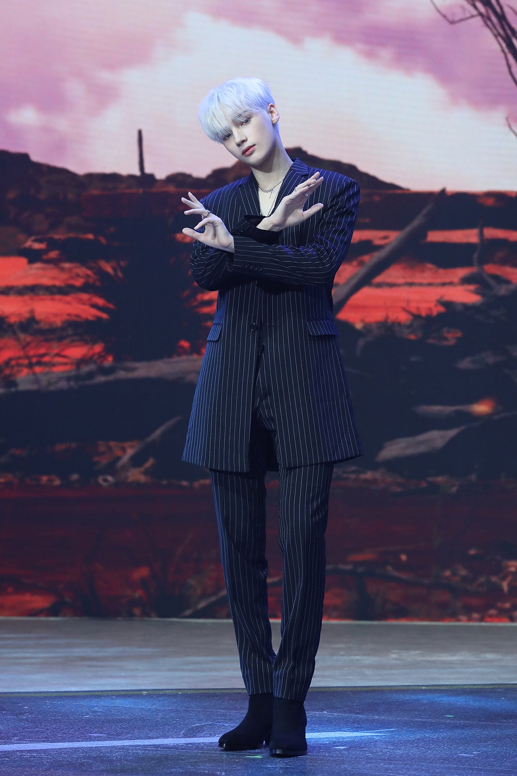 HUENINGKAI（P）＆（C） BIGHIT MUSIC