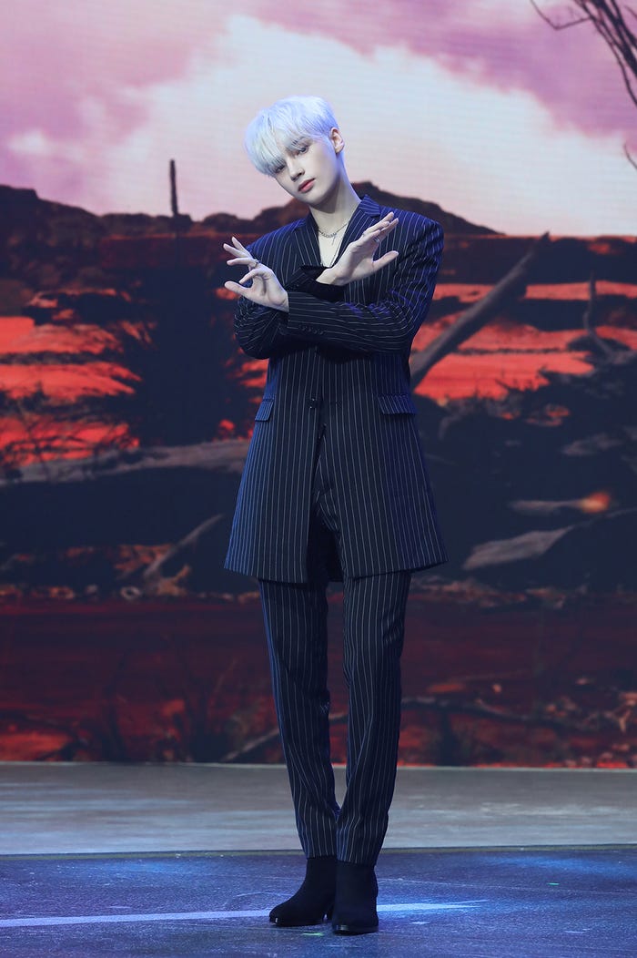 HUENINGKAI(P)&(C) BIGHIT MUSIC