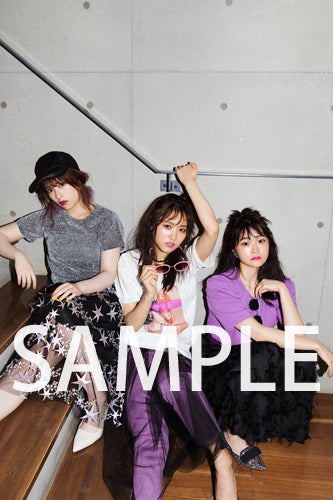 齋藤冬優花&菅井友香&石森虹花(文教堂&星野書店)/「KEYAKI~2018 Summer ツアーメモリアルBOOK~」書店別特典(画像提供:小学館)