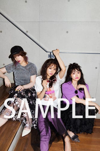 齋藤冬優花&菅井友香&石森虹花(文教堂&星野書店)/「KEYAKI~2018 Summer ツアーメモリアルBOOK~」書店別特典(画像提供:小学館)