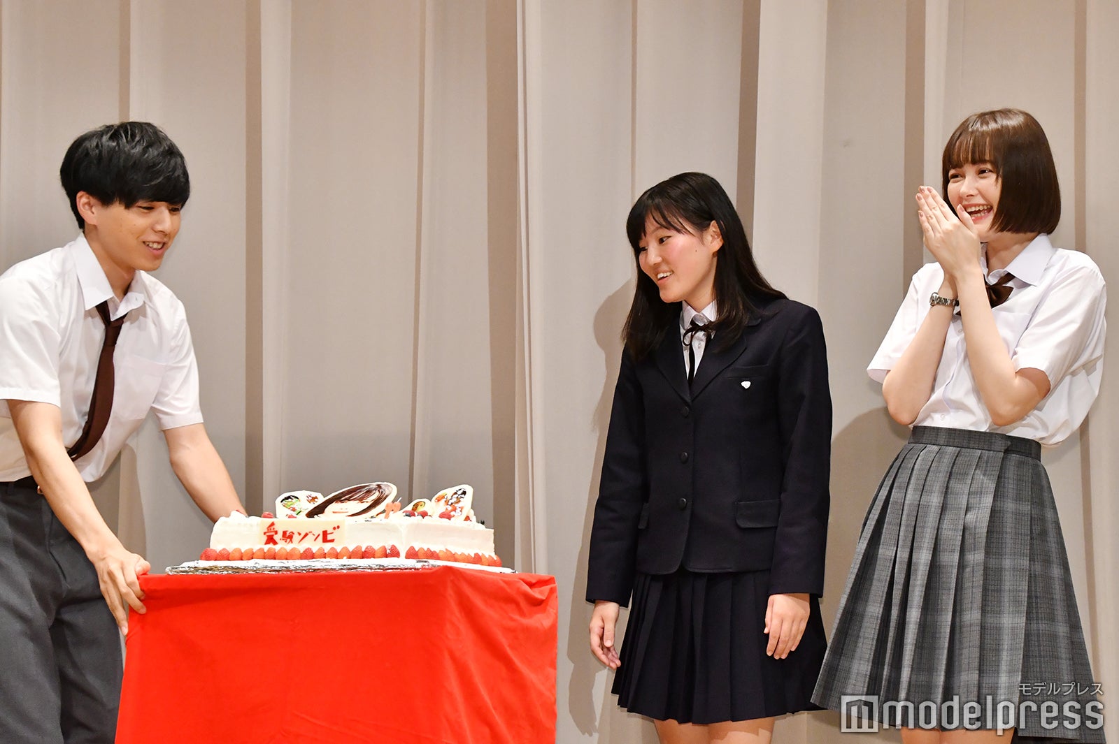 坂東龍汰、伊藤佑里香さん、玉城ティナ（C）モデルプレス