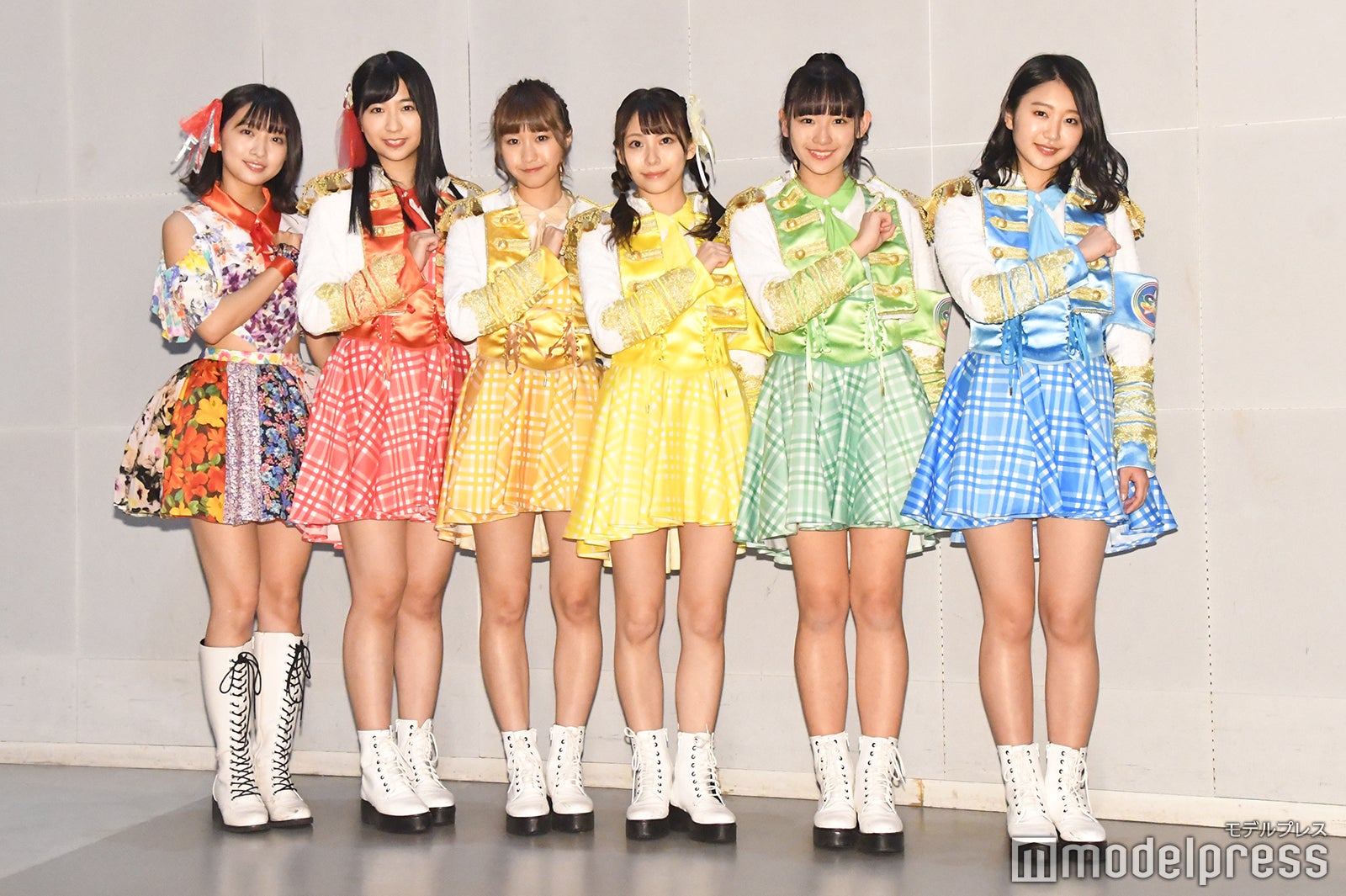 （左から）渡邉幸愛、溝手るか、渡邉ひかる、宮崎理奈、浅川梨奈、内村莉彩（C）モデルプレス