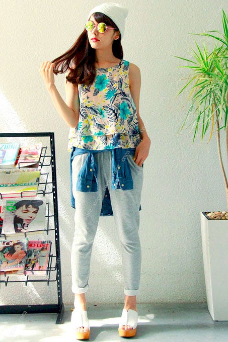 ノースリーブのボタニカルシフォントップス「coca」1,690円(税込)