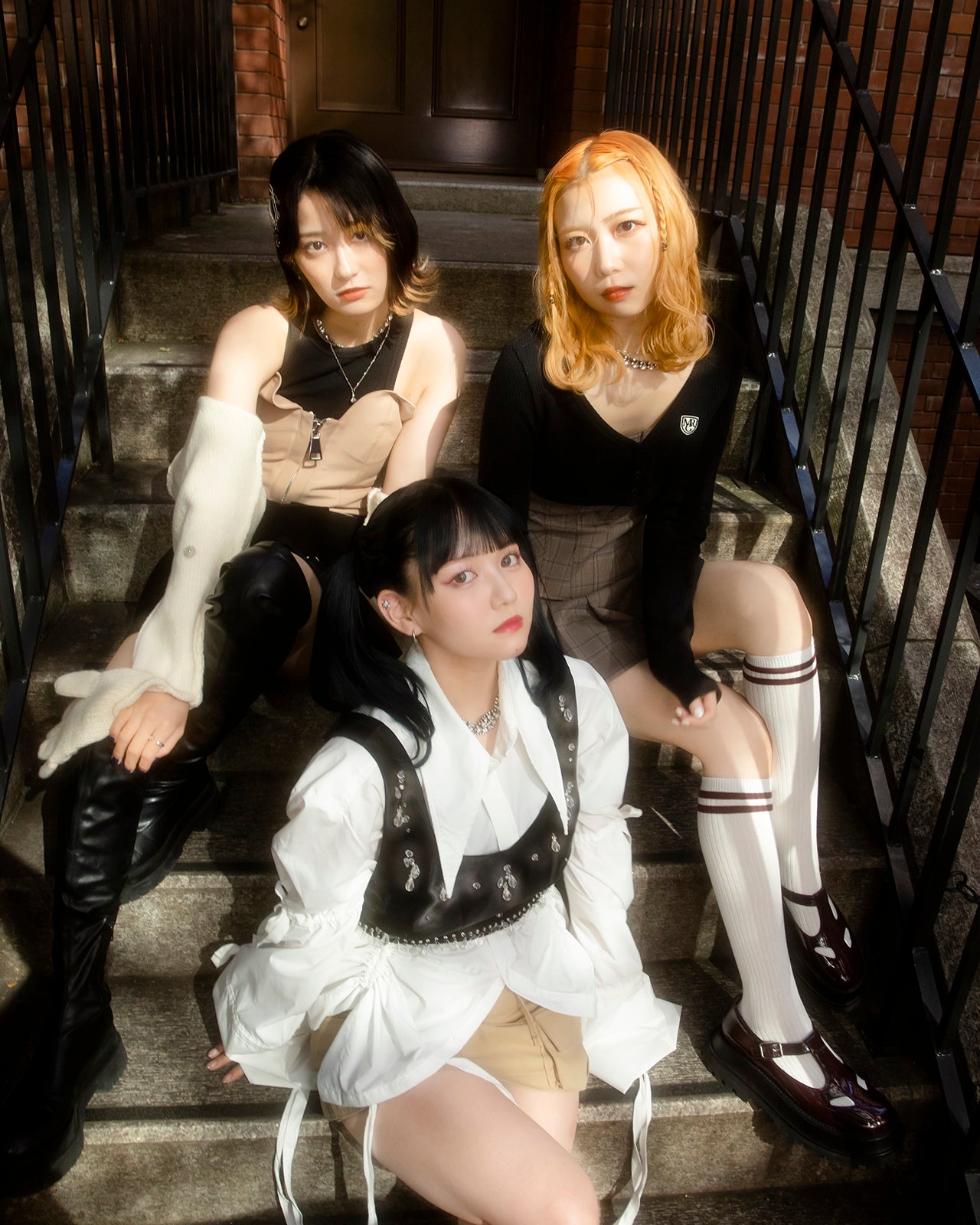 suga/es（左上から時計回り）広瀬ちひろ、おりはらまよ、佐藤ノア （提供写真）