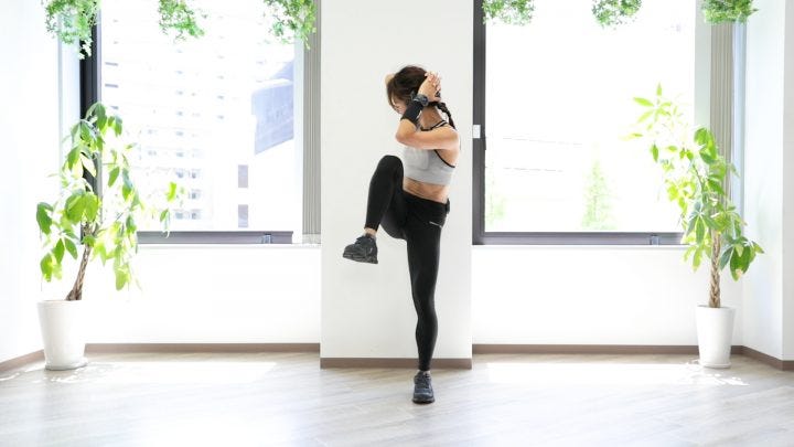 スタンディングニートゥエルボー2