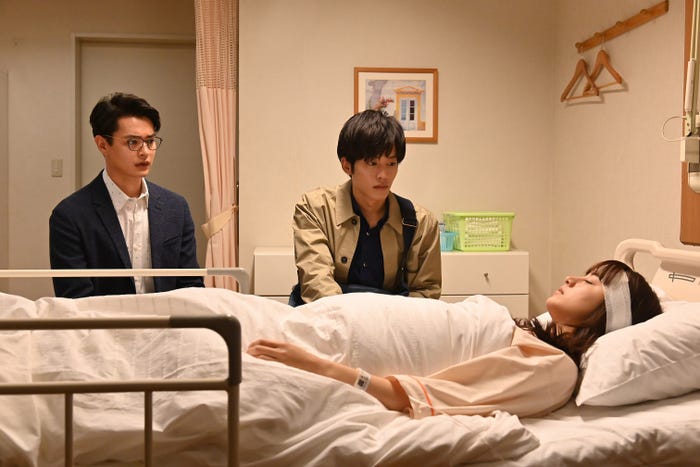 (左から)瀬戸康史、松坂桃李、山本美月(C)カンテレ