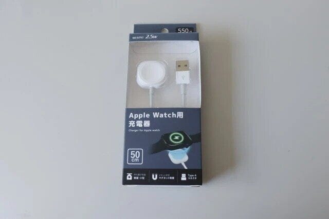 ダイソー ケーブル付きウォッチチャージャー(WH) ダイソーのケーブル付きウォッチチャージャー(WH)のパッケージ
