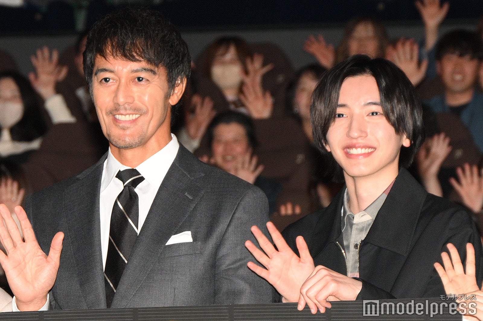 阿部寛に「忍者みたい」と言われた俊敏なAD道枝駿佑（C）モデルプレス