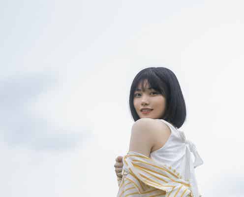 乃木坂46中西アルノ、美肩チラリ 「BOMB」初登場<独占カットあり>