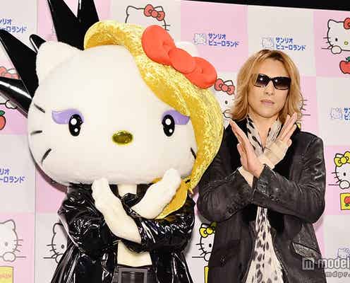 X JAPAN・YOSHIKI、ハローキティと“Xポーズ”サンリオピューロランドに初降臨