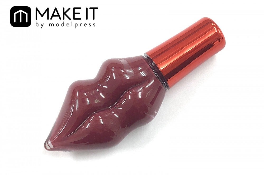 プランプピンク／メルティーリップ ベルベットルージュ／202 バーガンディカシス／1,300円（税抜） (C)メイクイット