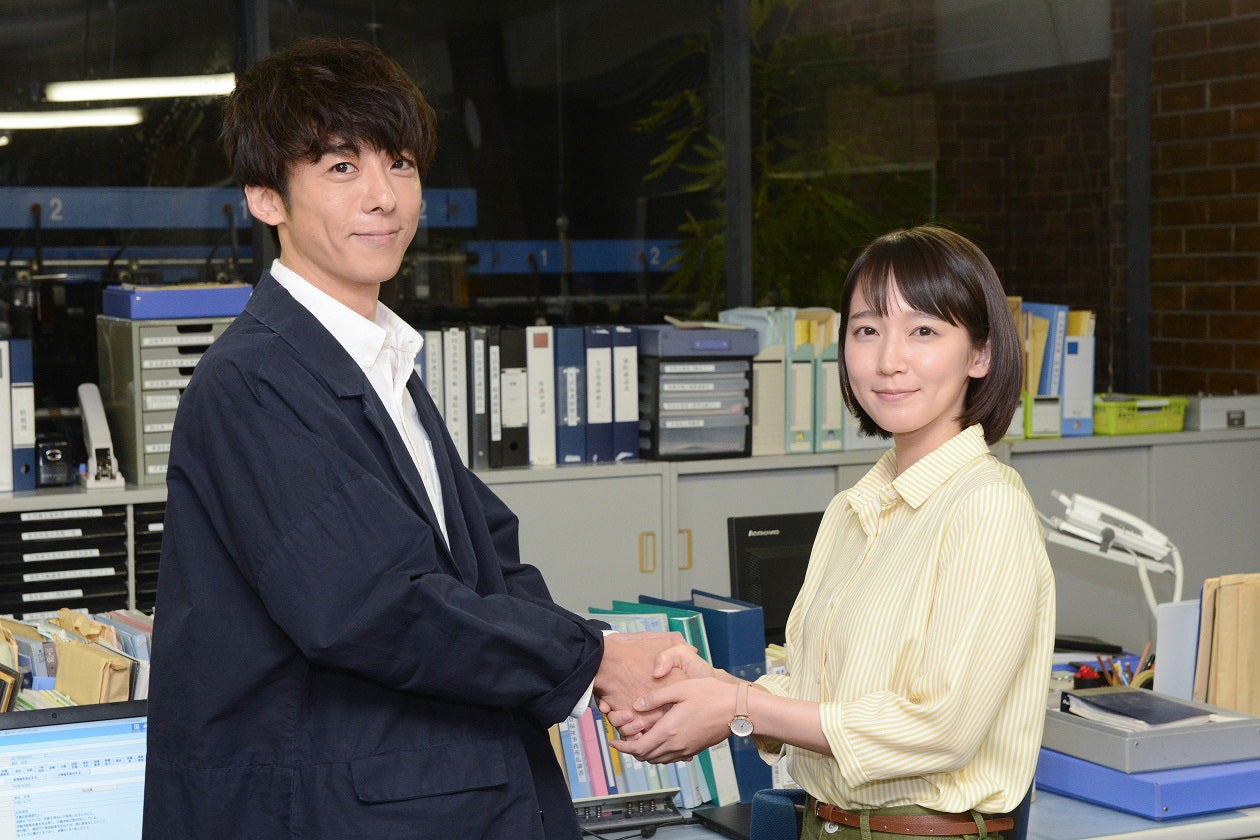 吉岡里帆＆高橋一生、再会に笑顔　火9主演のバトン引継ぐ＜健康で文化的な最低限度の生活／僕らは奇跡でできている＞