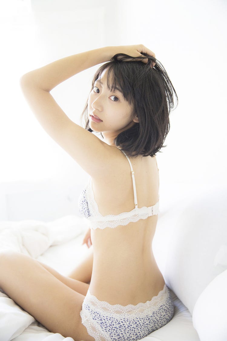 妻　下着姿　顔出し 
