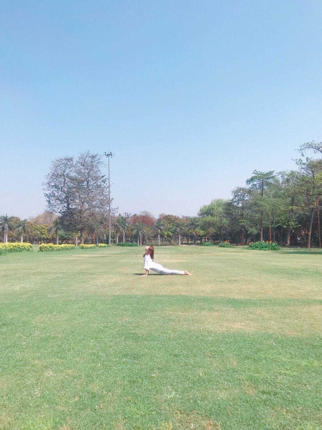 マハトマ・ガンジーのお墓のある ラージガート の近くの公園にて （画像提供：所属事務所）