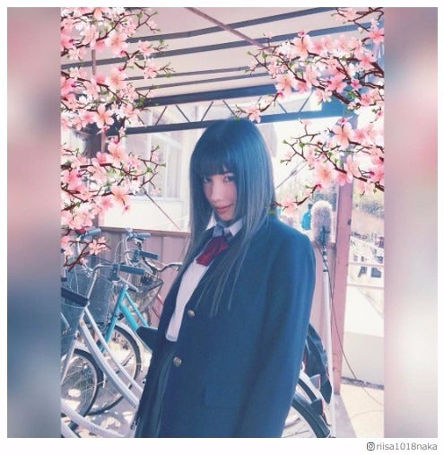 仲里依紗、制服姿の“時をかける母”に反響「まだまだ少女に見える」「めっちゃ似合う」